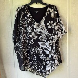 1x roz&Ali black and floral asymmetrical top.